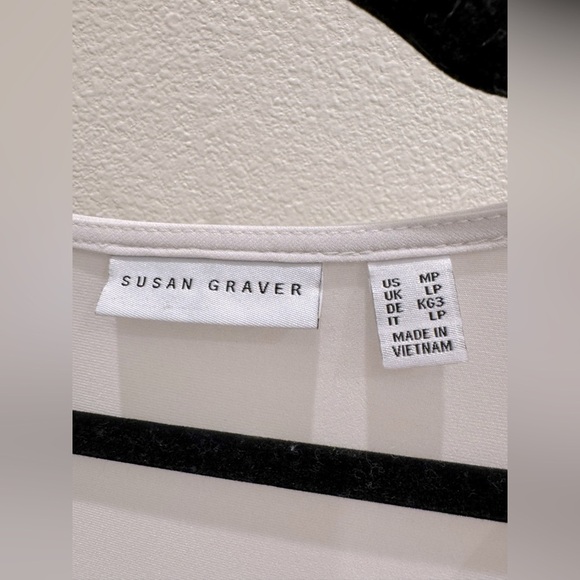 Susan Graver Elegant Gray V-Neck Top medium petite - Picture 3 of 3